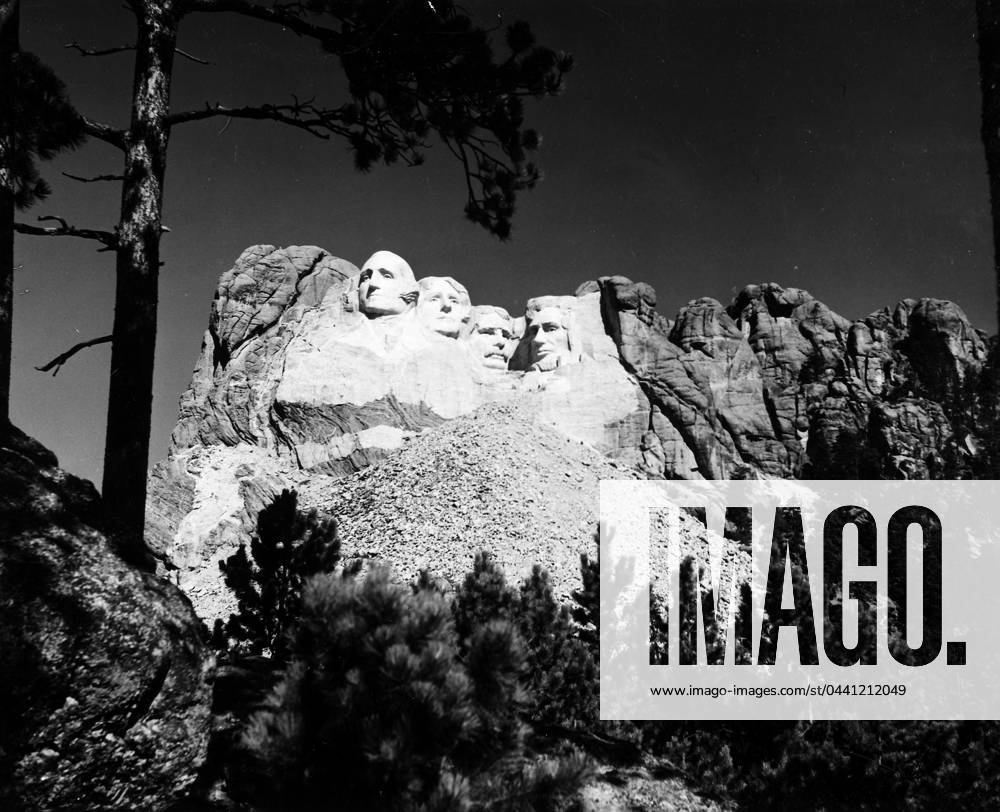 MOUNT RUSHMORE. View of Mount Rushmore National Memorial in South Dakota, featuring (left to right) the likenesses of U.S. Presidents George Washington, Thomas Jefferson, Theodore Roosevelt, and Abraham Lincoln, created by sculptor Gutzon Borglum between 1927 and 1941.