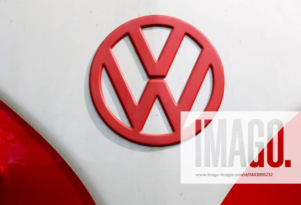 Germany, NRW, Cars, Volkswagen, Oldtimer, VW Bulli with red and white paintwork, Bus, H license plate, red VW logo, Germany