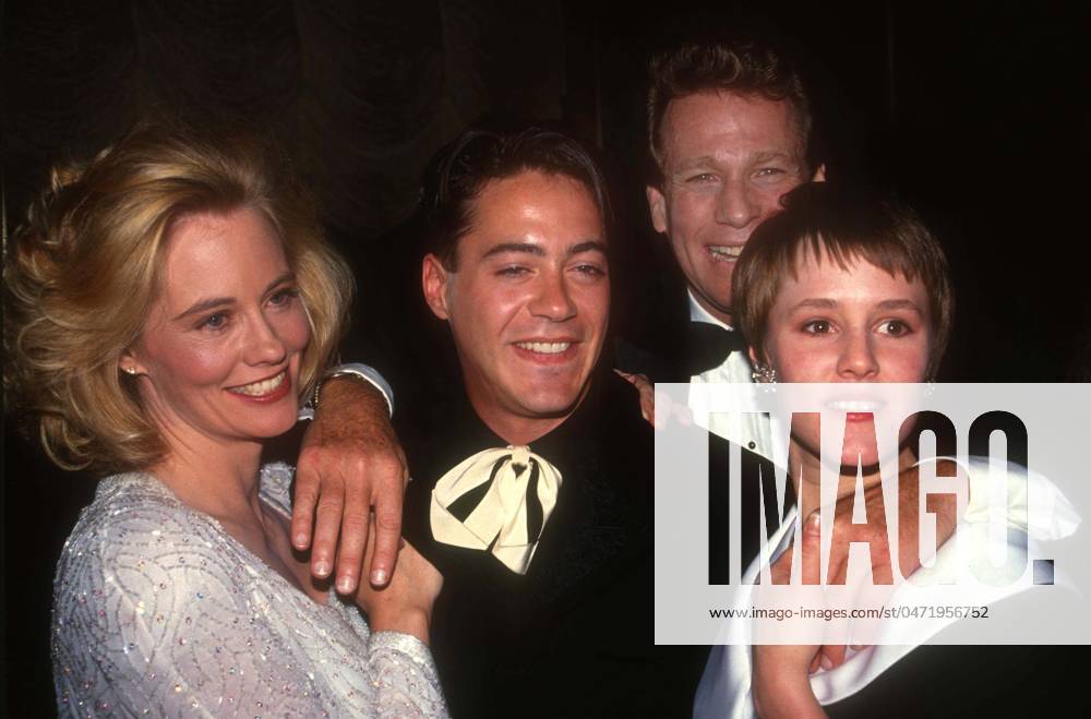 Shepard Downey Masterson4439.JPG Celebrity Archaeology 1989 FILE PHOTO New York, NY Cybil Shepard Robert Downey Jr. Ryan O Neal Mary Stuart Masterson - premiere of Chances Are Photo by Adam Scull-PHOTOlink.