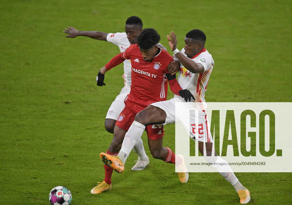 Fussball 1. Bundesliga: FC Bayern - RB Leipzig 05.12.2020, Fussball 1. Bundesliga 2020 2021, 10. Spieltag, FC Bayern München - RB Leipzig, in der Allianz-Arena München. (L-R) Amadou Heidara (RB Leipzig) gegen Kingsley Coman (Bayern München) und Nordi Mukiele (RB Leipzig) Foto: Bernd Feil M.i.S Pool Nur für journalistische Zwecke! Only for editorial use! Gemäß den Vorgaben der DFL Deutsche Fußball Liga ist es untersagt, in dem Stadion und oder vom Spiel angefertigte Fotoaufnahmen in Form von Sequenzbildern und oder videoähnlichen Fotostrecken zu verwerten bzw. verwerten zu lassen. DFL regulations prohibit any use of photographs as image sequences and or quasi-video. National and international NewsAgencies OUT. München Allianz-Arena Bayern Deutschland