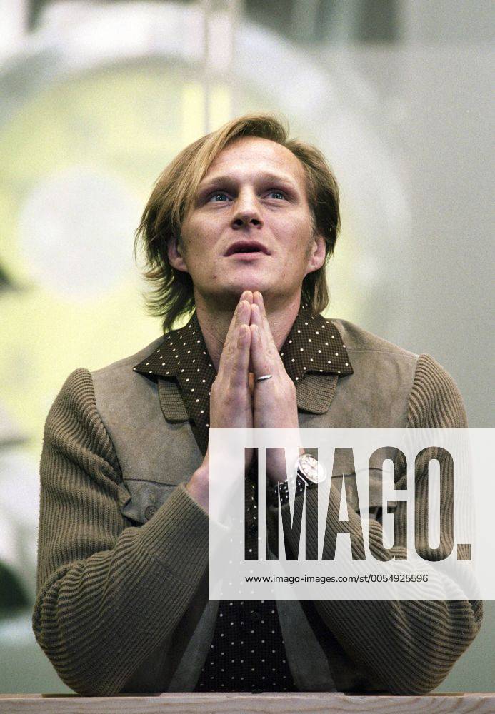 Friedrich, Georg (Schauspieler). Hier: Als Taxifahrer in Vater unser , Premiere am 25.02.2004 in der Volksbühne am Rosa-Luxemburg-Platz Berlin. ©xDRAMA.