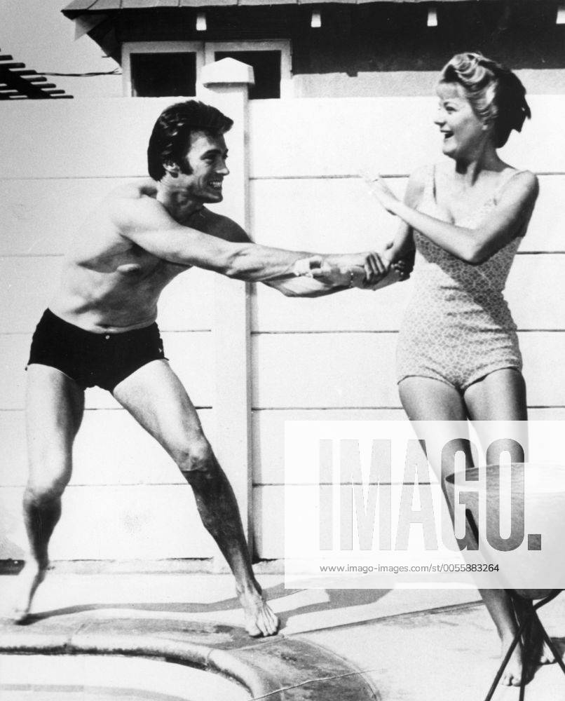 Clint Eastwood playing with his first wife , Maggie Johnson , around the swimming pool . Mono Print UnitedArchives1224974