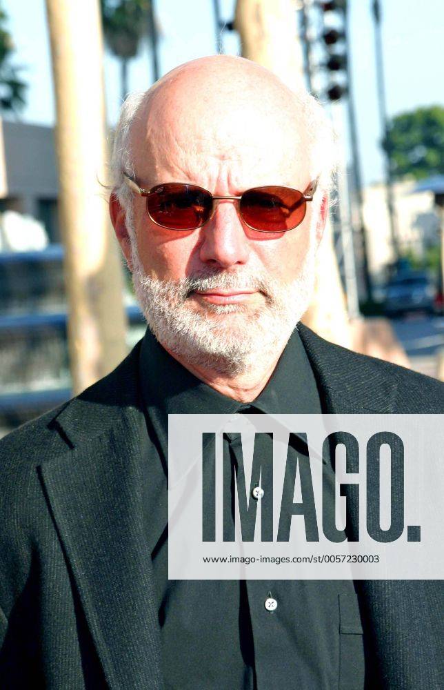 Hollywood, California, U.S. - K37971EG.THE 2004 ACADEMY OF TELEVISION ARTS SCIENCES HALL OF FAME INDUCTION CEREMONY.LEONARD H. GOLDENSON THEATER, NORTH HOLLYWOOD, CA.06 26 2004. EGI 2004 .JAMES BURROWS Hollywood U.S. - ZUMAge2