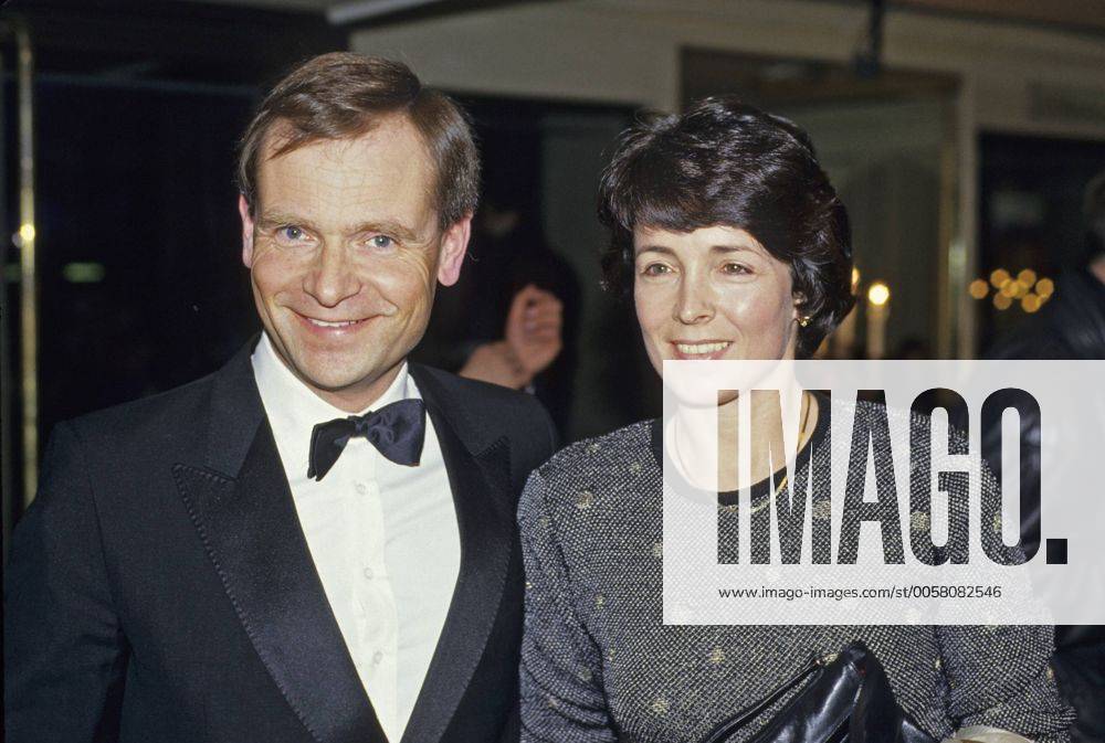Jeffrey Archer mit Ehefrau Mary Verleihung der British Academy of Film and Television Arts (BAFTA) Awards 1987 im Londoner Grosvenor House Hotel Foto:xR.xKeuntjex xFuturexImage