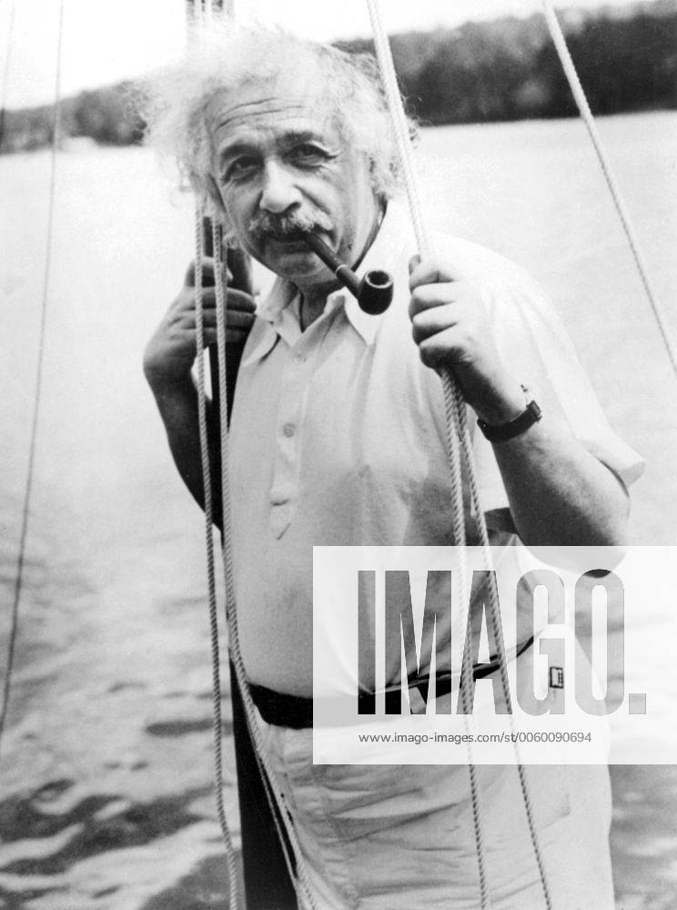 Albert Einstein 1935 before his departure for Bermuda UnitedArchives00926789