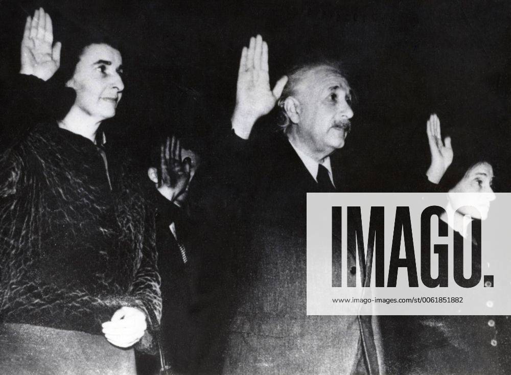 Aug. 11, 1940 - New York, NY, U.S. - Professor ALBERT EINSTEIN swearing in as an American Citizen. Einstein (March 14, 1879 Ð April 18, 1955) was a German theoretical physicist regarded as the greatest scientist of the 20th century. He proposed the theory of relativity and made contributions to the development of quantum mechanics, statistical mechanics, and cosmology. New York U.S. - ZUMAk09