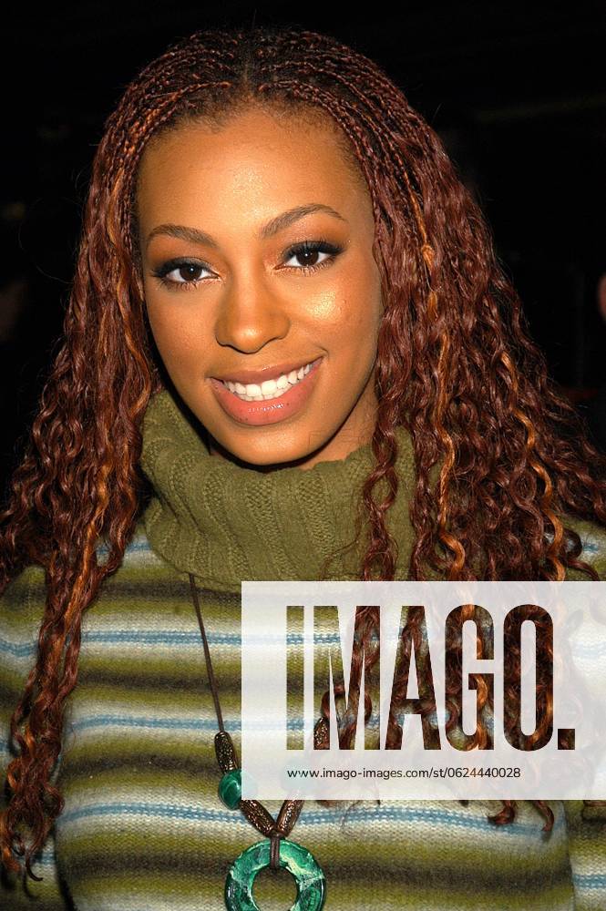 SOLANGE KNOWLES LIVE PERFORMANCE NY SOLANGE KNOWLES SISTER OF DESTINY S CHILD S BEYONCE KNOWLES PERFORMS HER NEW SINGLE FEELIN YOU LIVE, IN CELEBRATION OF THE UPCOMING ALBUM SOLO STAR AND HER ALLOY GIRL MAGAZINE COVER. SUPPER CLUB, NEW YORK CITY. 20 NOVEMBER 2002. PICTURES JOY E. SCHELLER UJOY SOLANGE KNOWLES,