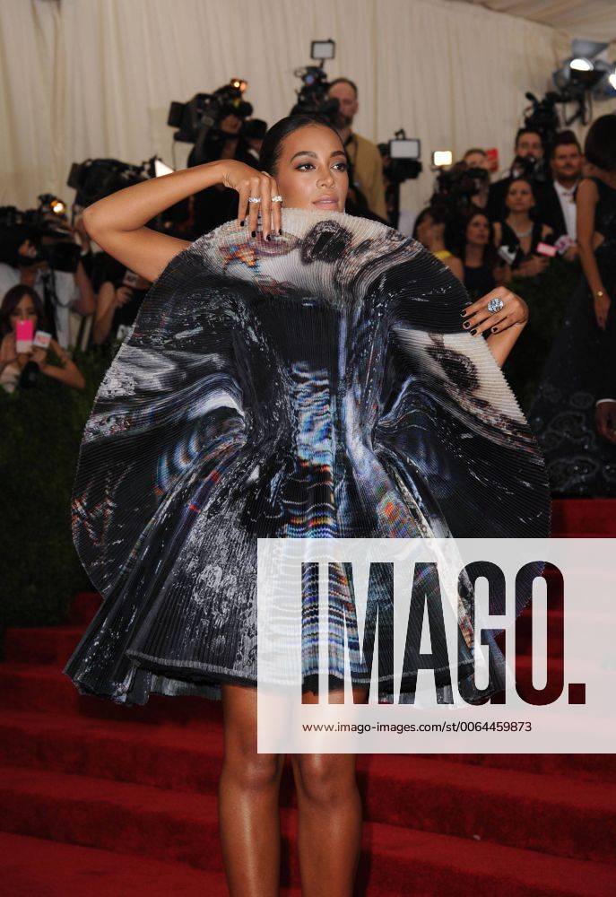 New York, NY, United States - Solange Knowles arriving at the Costume Institute Benefit Gala celebrating the opening of China: Through the Looking Glass at the Metropolitan Museum of Art on May 4 2015 in New York City New York United States - ZUMAny1_
