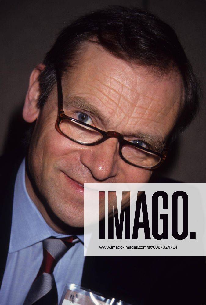 JEFFREY ARCHER at American Booksellers 1991.a7635. - ZUMAg49