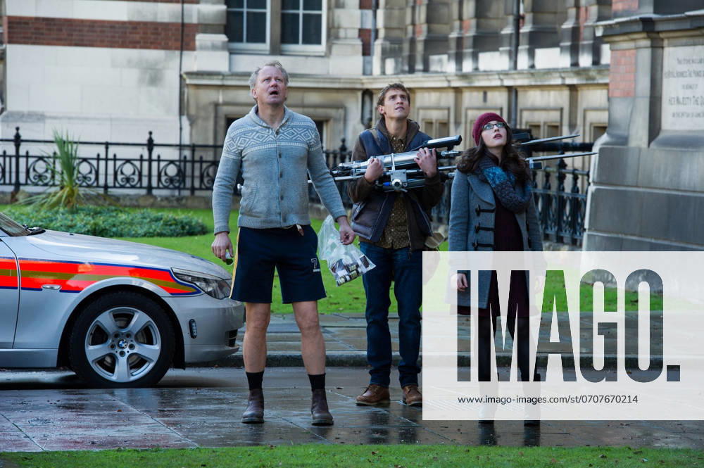 Thor: The Dark World (2013) - filmstill Stellan Skarsgard, Jonathan Howard, Kat Dennings in Thor: The Dark World (2013) - - -