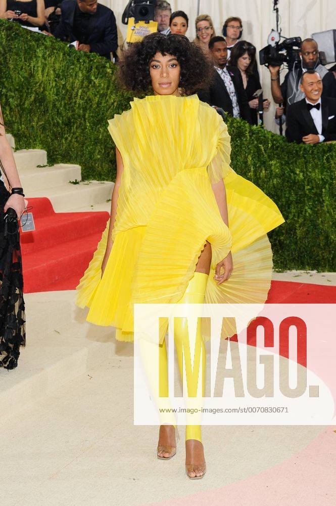 MET Gala 2016 May 2, 2016 - New York, NY, United States - 02 May 2016 - New York, New York- Solange Knowles. Metropolitan Museum of Art Costume Institute Gala: Manus x Machina: Fashion in the Age of Technology. Photo Credit: Christopher Smith AdMedia New York United States - ZUMAa123