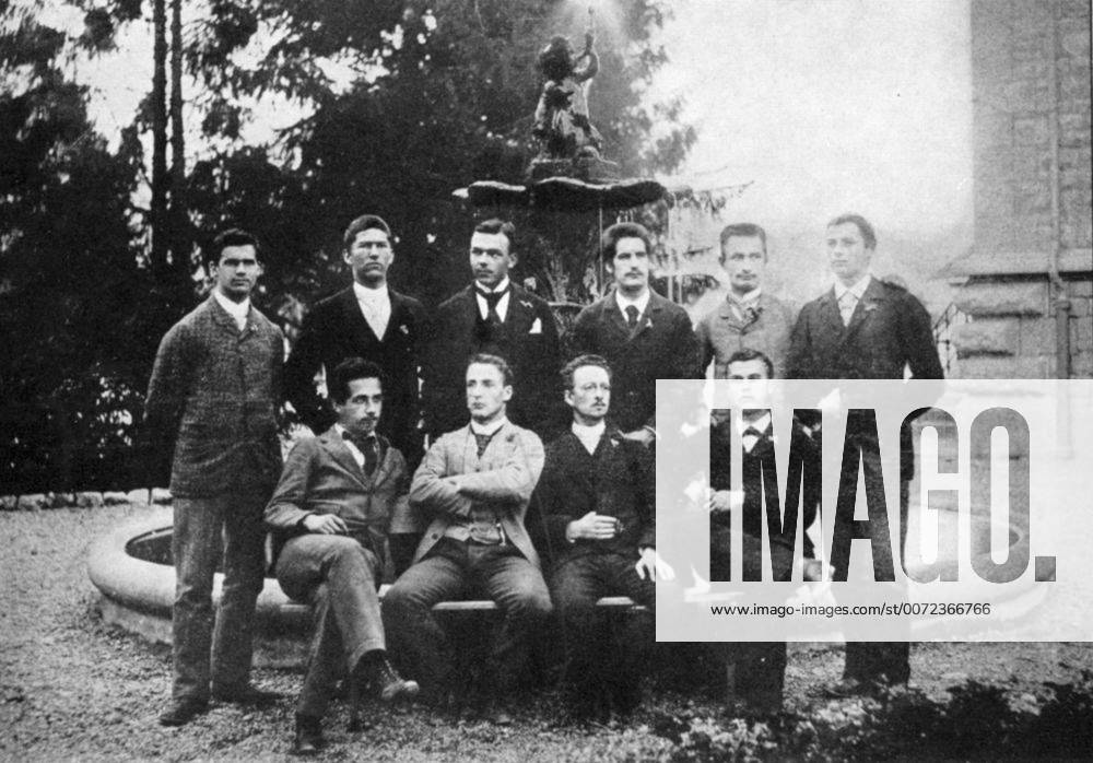 Albert Einstein (1879-1955) German-Swiss mathematician, seated left, with his graduation class at Cantonal School, Aarau, Switzerland WHA !ACHTUNG AUFNAHMEDATUM GESCHÄTZT!