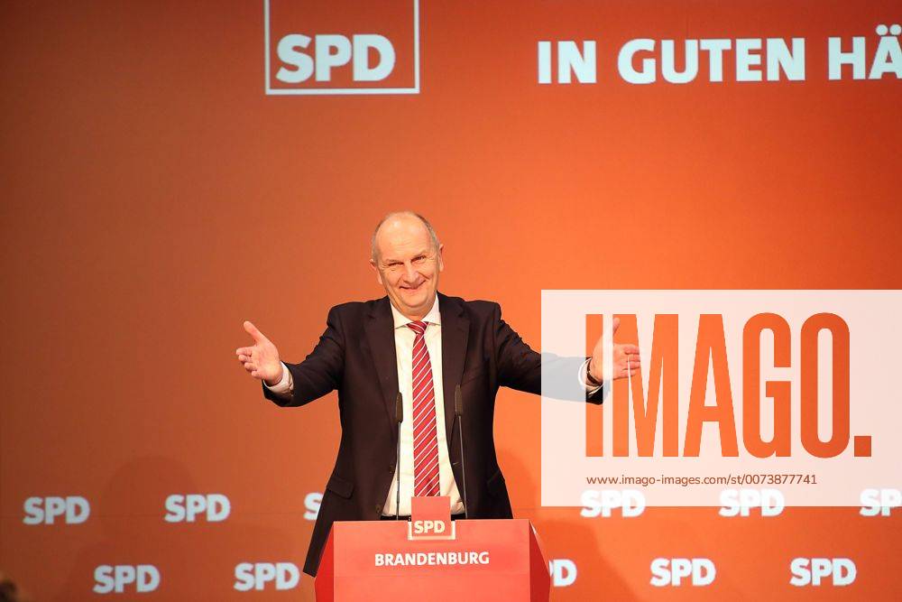 Dietmar Woidke (Ministerpräsident von Brandenburg und Landesvorsitzender der SPD) spricht am 15. Oktober 2016 auf dem Landesparteitag der SPD Brandenburg in Potsdam. Landesparteitag SPD Brandenburg
