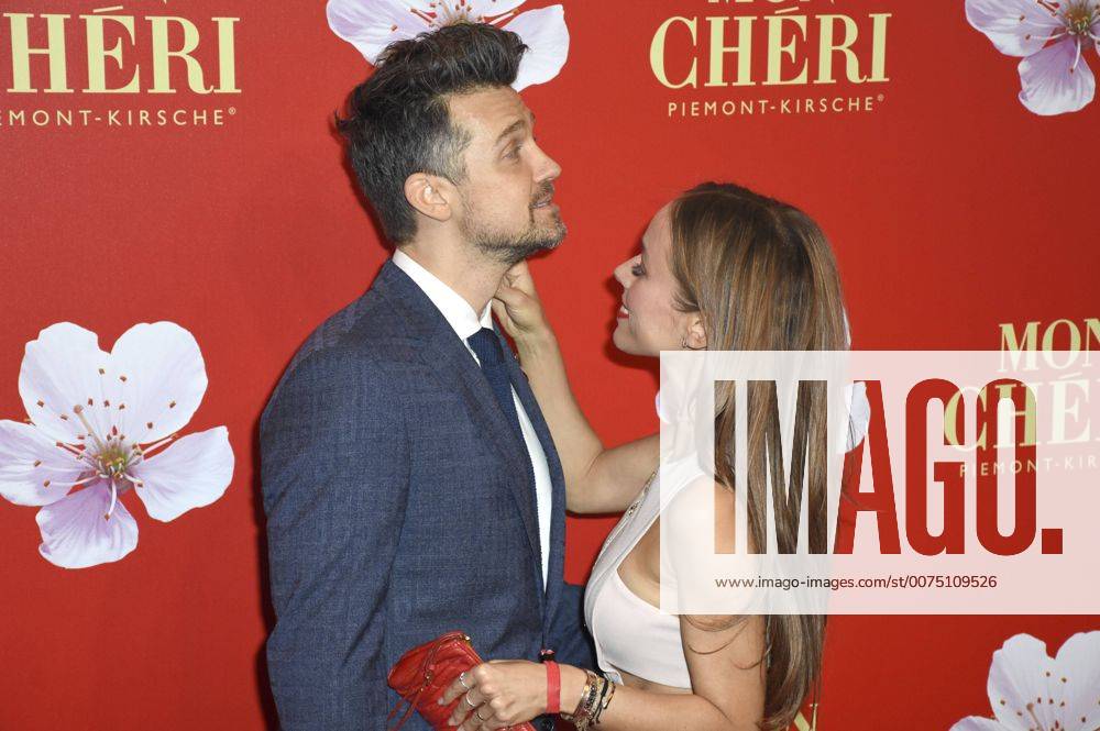 Wayne Carpendale mit Gattin Annemarie Carpendale beim Mon Cheri Barbara Tag 2016 im Postpalast. München, 02.12.2016 Foto:xP.xSchönbergerx xFuturexImage