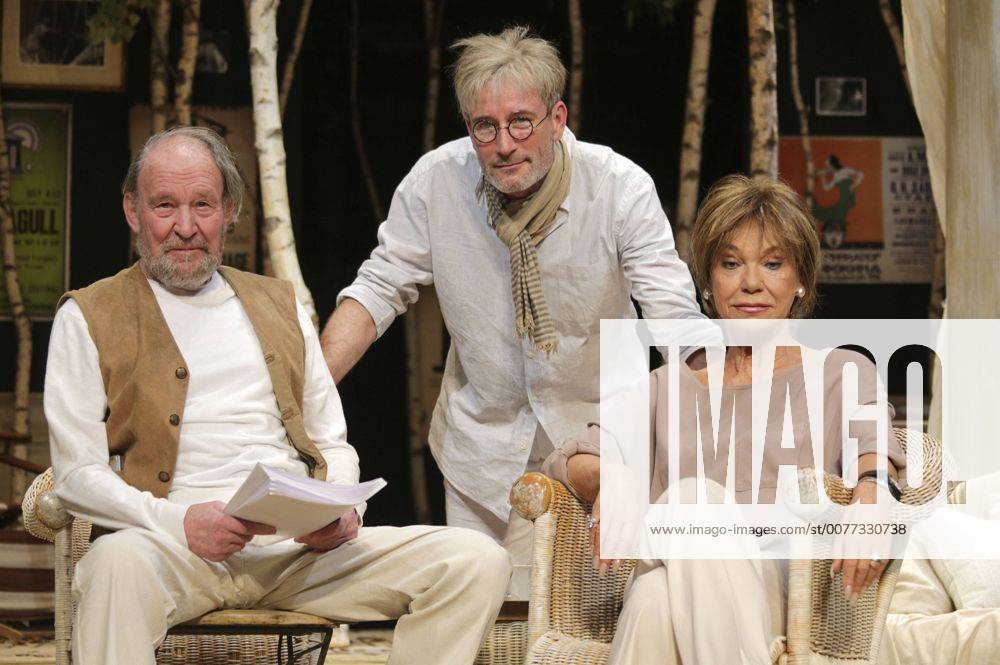 Michael Mendl, Heikko Deutschmann und Judy Winter bei der Fotoprobe zum Theaterstück Haus auf dem Land im St. Pauli Theater. Hamburg, 14.02.2017 Foto:xFuturexImage