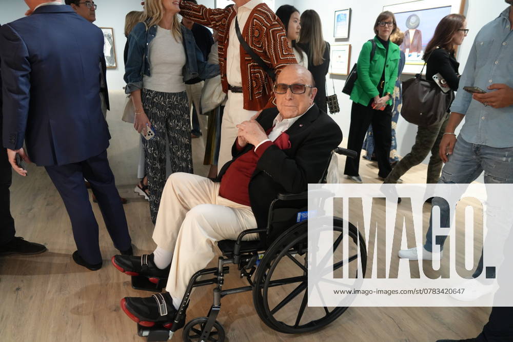 CLIVE DAVIS attends Art Basel Miami VIP Opening Day,,.Miami Beach Convention Center,.Miami Beach, Florida.December 4, 2024. New York USA - ZUMAms4_ 20241204_faf_ms4_004