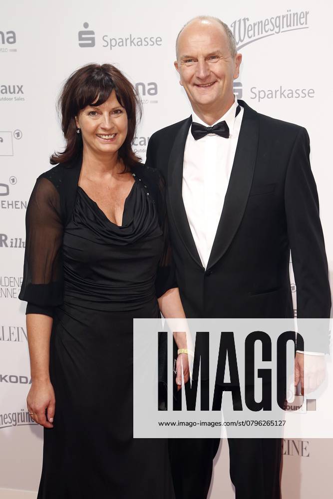 State Premier Dietmar Woidke and Wife at the award Ceremony 20 Golden Hen in Leipzig, Red Carpet, Saxony Germany, Germany