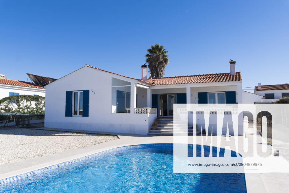 Portugal, Mediterranean house with swimming pool property released, SBOF01904