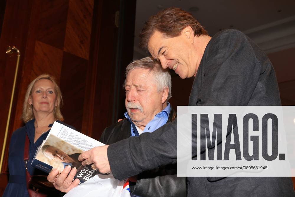 27 02 205, Wolf Biermann and Campino on the red carpet for the German Music Author Award 2025, The Ritz Carlton, Berlin, Berlin