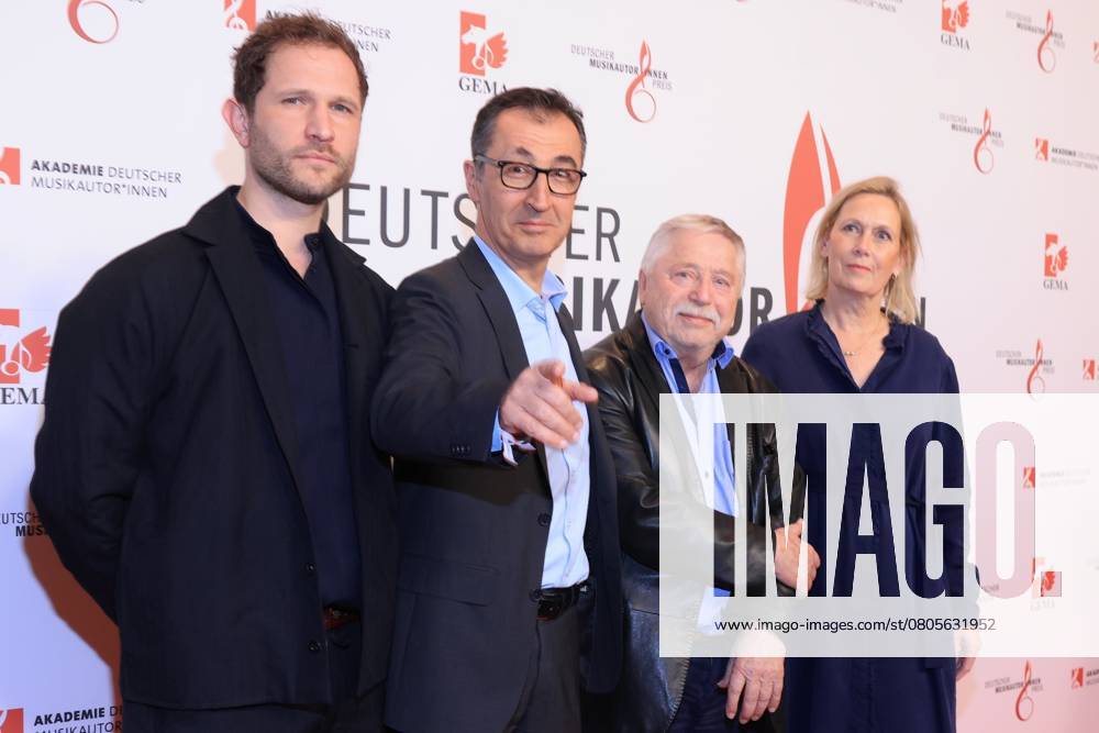 27 02 205, Cem Özdemir and Wolf Biermann on the red carpet for the German Music Author Award 2025, The Ritz Carlton, Berlin, Berlin