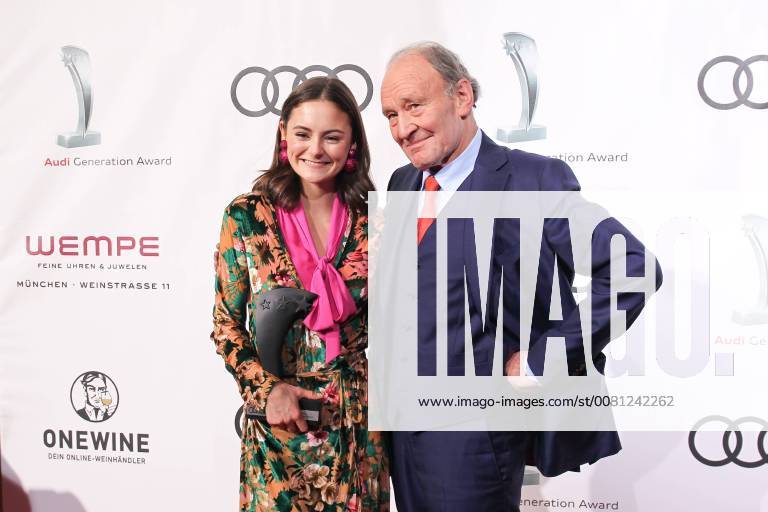 Michael Mendl, Lea van Acken, Audi Generation Award 2017 im Hotel Bayerischer Hof in Muenchen am 13.12.2017
