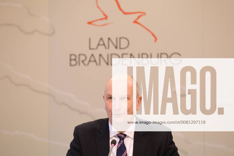 Prime Minister Dietmar Woidke SPD speaks 2018 Brandenburg at a press conference on the supplementary budget State Chancellery Potsdam 19 December 2017 Brandenburg PK to the supplementary budget 2018