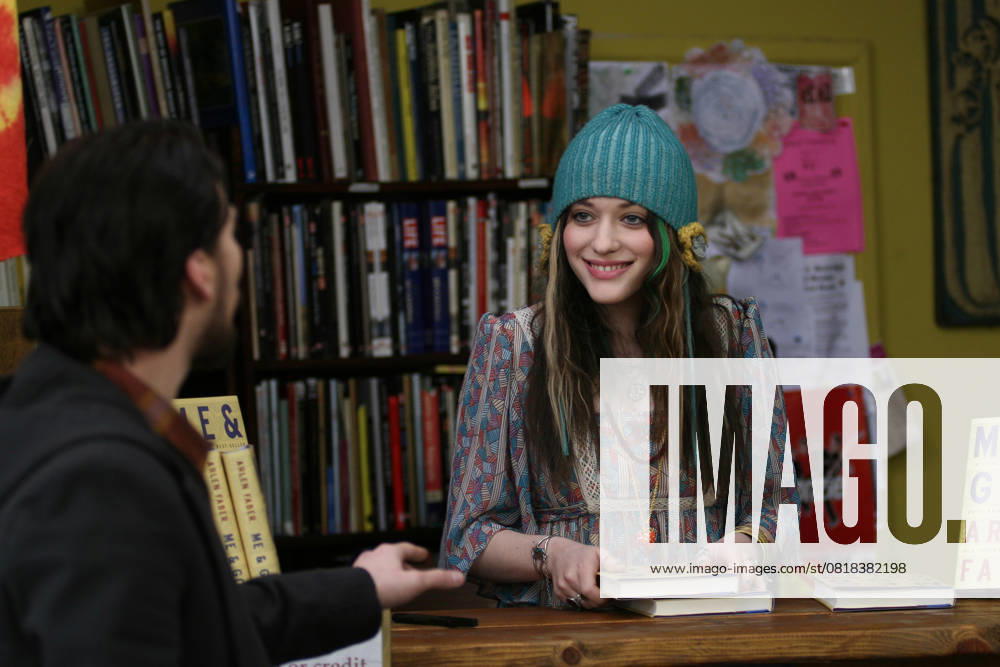 The Answer Man (Arlen Faber) - filmstill LOU TAYLOR PUCCI & KAT DENNINGS in The Answer Man (Arlen Faber)