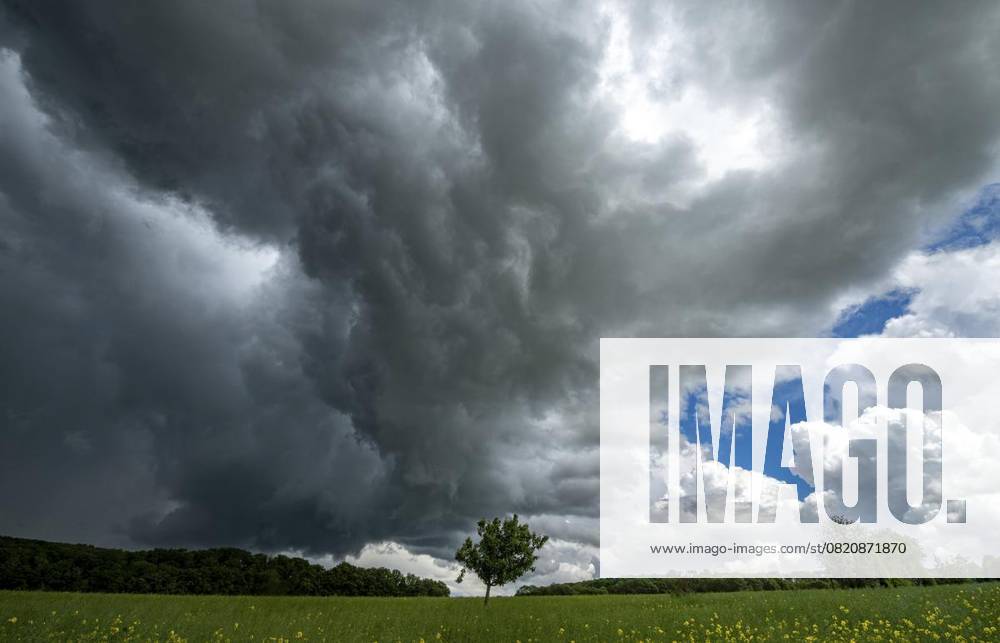 THUNDERSTORMS OVER THURINGIA 28 05 2025 Söllnitz A thunderstorm front moves over Thuringia in the afternoon, as seen here near Söllnitz Weimarer land Germany Thuringia Söllnitz Copyright SaschaxFromm