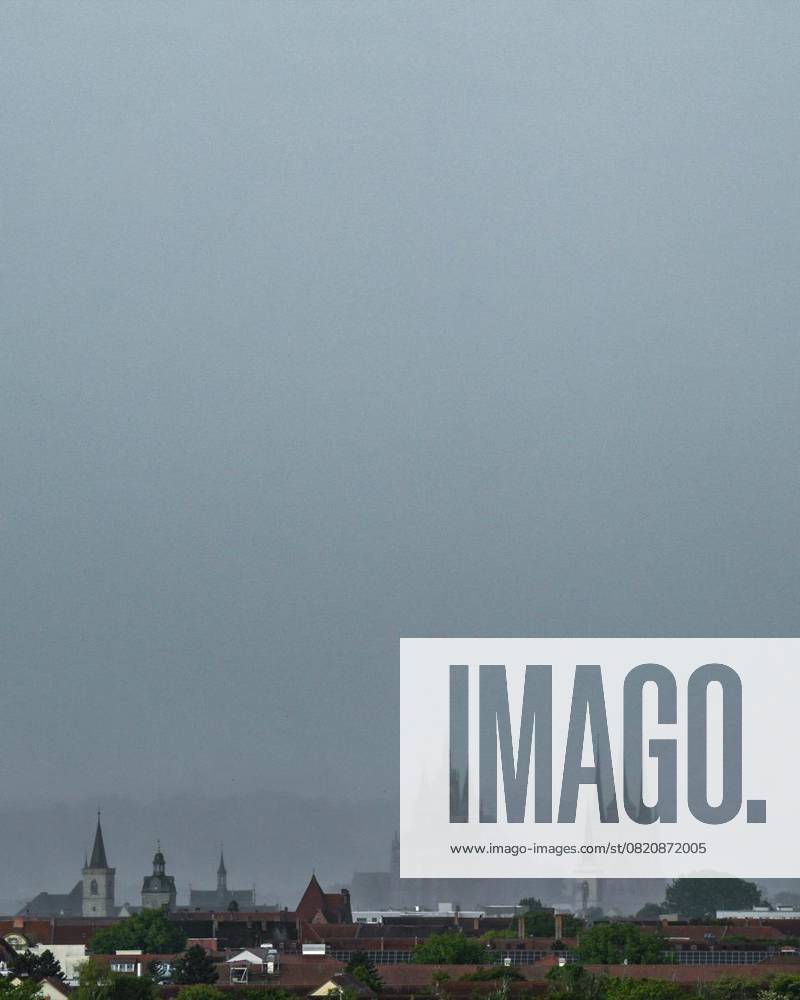THUNDERSTORMS OVER THURINGIA 28 05 2025 Söllnitz A thunderstorm front with heavy rain moves over Thuringia in the afternoon, as seen here over the state capital Erfurt Germany Thuringia Erfurt Copyright SaschaxFromm