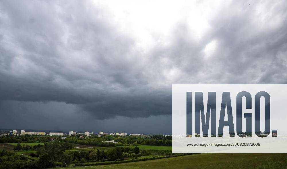 THUNDERSTORMS OVER THURINGIA 28 05 2025 Söllnitz A thunderstorm front with heavy rain moves over Thuringia in the afternoon, as seen here over the state capital Erfurt Germany Thuringia Erfurt Copyright SaschaxFromm