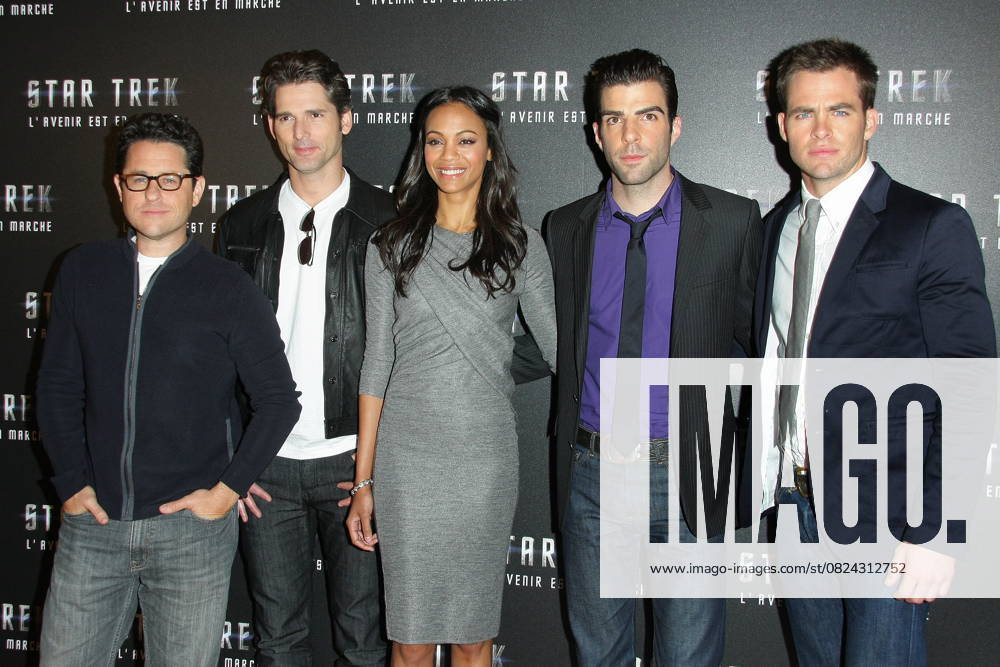 Director J.J. Abrams, Eric Bana, Zoe Saldana, Zachary Quinto and Chris Pine - PHOTOCALL DU FILM STAR TREK A L HOTEL PARK HYATT. LE 14 AVRIL 2009 PHOTOCALL OF THE MOVIE STAR TREK AT HOTEL PARK HYATT IN PARIS Paris France