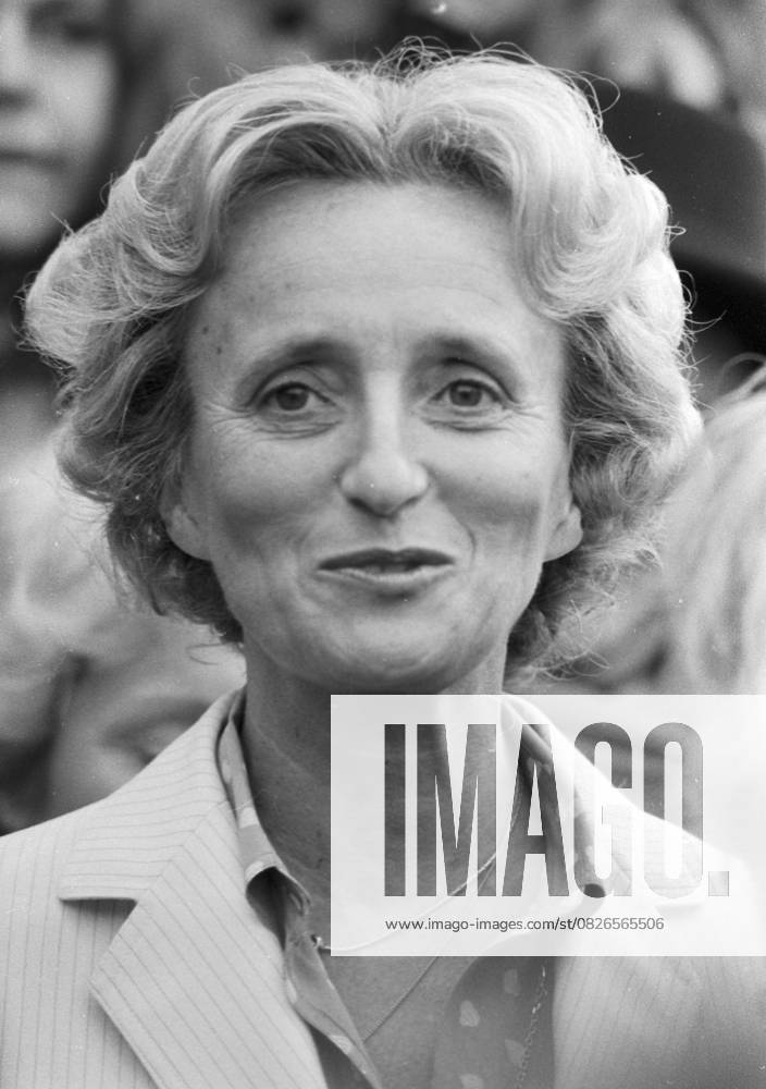 Archive Bernadette Chirac at the harvest of the Clos Montmartre vineyard in Paris, France, October 4, 1982 Jean Claude Woestelandt Bestimage Paris France