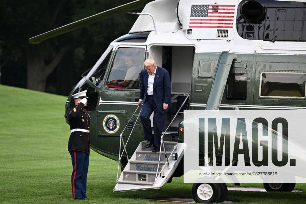 US President Trump addresses media outside the White House WASHINGTON DC, UNITED STATES - JULY 29: United States President Donald Trump arrives at the White House by helicopter before addressing the press in Washington DC, United States, on July 29, 2025. Fatih Aktas Anadolu Washington DC United States. Editorial use only. Please get in touch for any other usage.