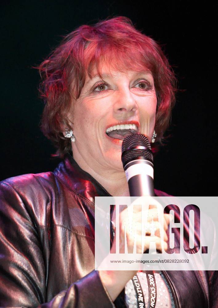 Esther Rantzen Childline Rocks at the O2 Indigo - Photocall London, England - 01.06.09, London, United Kingdom WENN 2440517