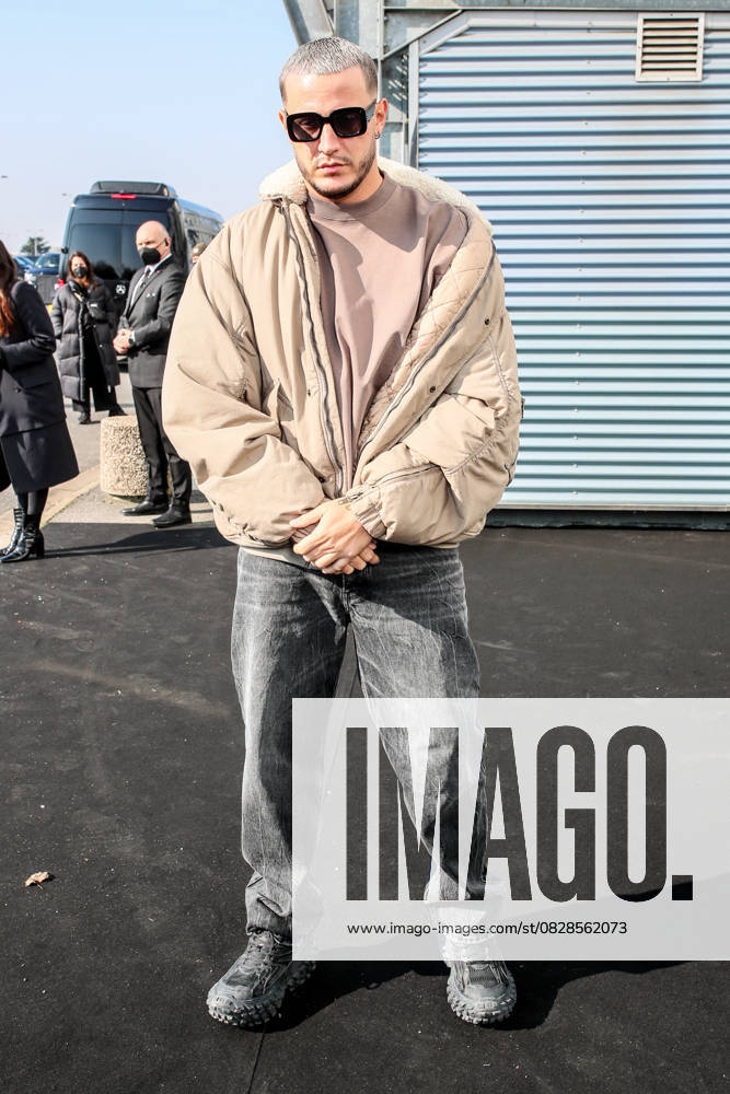 Exclusif - DJ Snake - Arrivées au défilé Balenciaga Automne Hiver 2022 2023 lors de la Fashion Week de Paris au Bourget à Paris, France, le 6 mars 2022. Da Silva-Perusseau Bestimage Exclusive - For Germany Call For Price - Arrivals at the Balenciaga Fall Winter 2022 2023 fashion show during Paris Fashion Week at Le Bourget in Paris, France, on March 6, 2022. Paris France