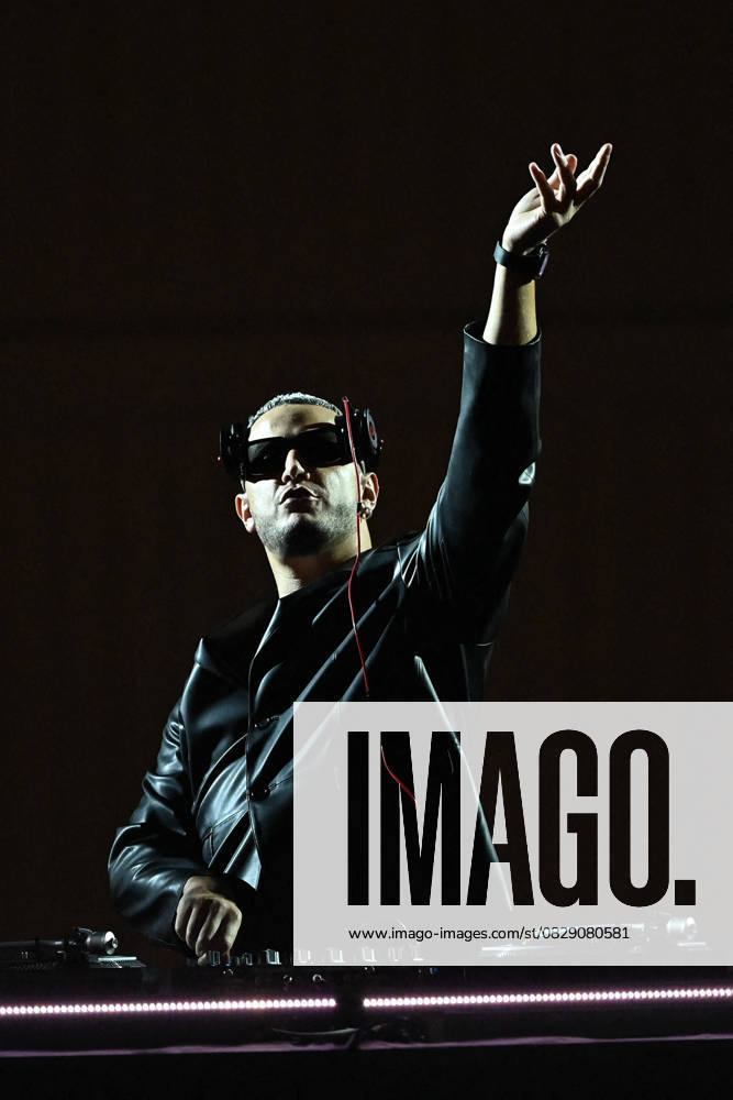 DJ Snake lors du défilé Qatar Fashion United by CR Runway au stade 974 à Doha le 16 décembre 2022. Philippe Perusseau Bestimage Qatar Fashion United by CR Runway held at the 974 Stadium in Doha, on December 16, 2022, on the sidelines of the 2022 World Cup tournament. Doha Qatar