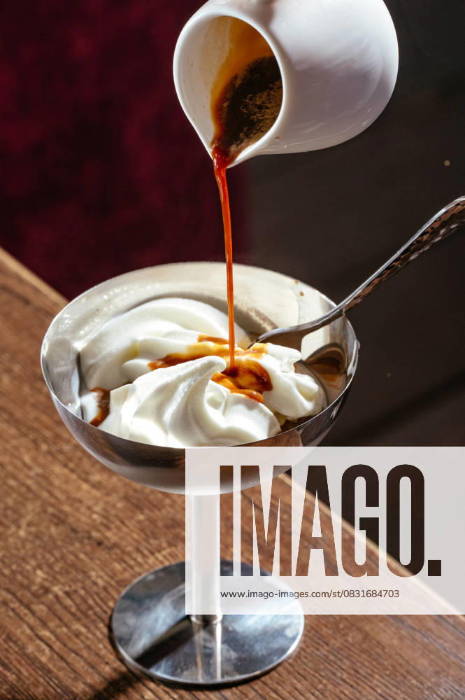IMAGO Creative, Food, Trend, Iced Coffee creamy ice cream with espresso coffee R_KUAL250826ED-1794617-01
