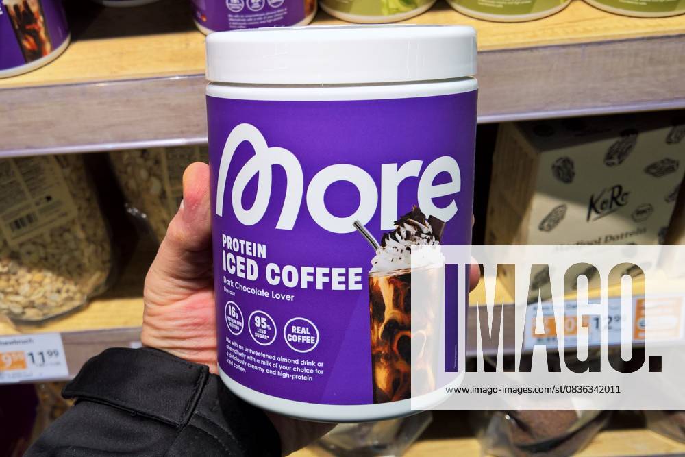IMAGO Creative, Food, Trend, Iced Coffee More Protein Iced Coffee aus der Dose. The Quality Group GmbH ist ein deutsches Unternehmen, das Nahrungsergänzungsmittel und Lebensmittel herstellt und vertreibt. Das Unternehmen ist bekannt für seine Marken wie More Nutrition, ESN und Foodist und fungiert als Holding-Gesellschaft.