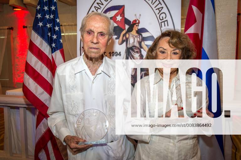 Cuban poet, journalist and proffessor Angel Cuadra (L), current President of Honor of the PEN Club of Cuban writers at the exile, and Cuban writer Delia Fiallo (R), receive the Herencia 2018 award granted by the organization Herencia Cultural Cubana , in Miami, Florida, United States, 16 June 2018. Herencia 2018 Award in Miami !ACHTUNG: NUR REDAKTIONELLE NUTZUNG!