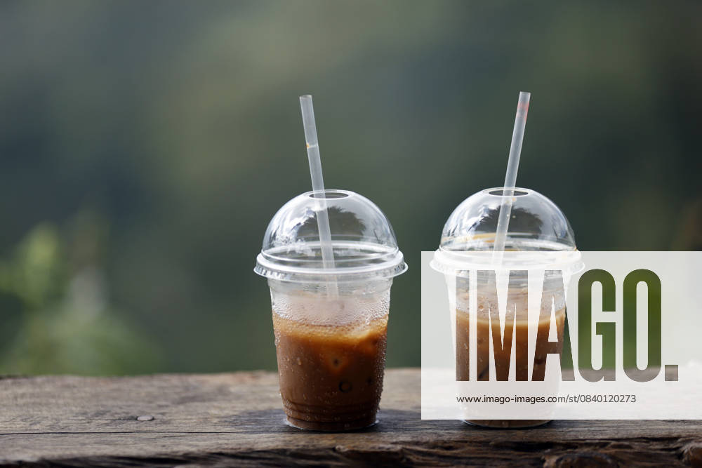 IMAGO Creative, Food, Trend, Iced Coffee Two plastic cups with a straw and iced coffee. Kontum. Vietnam. Two plastic cups with a straw and iced coffee 016962_390