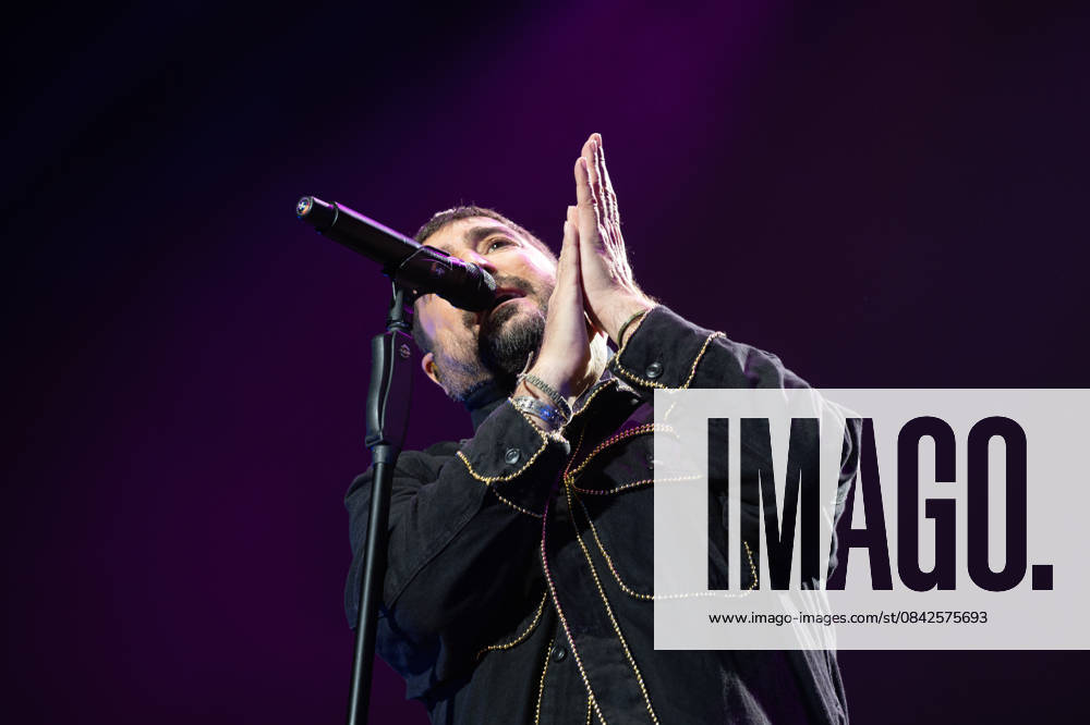 Singer Antonio Orozco performs during a concert at the Movistar Arena. Madrid Spain - ZUMAs197 20251210_aaa_s197_311