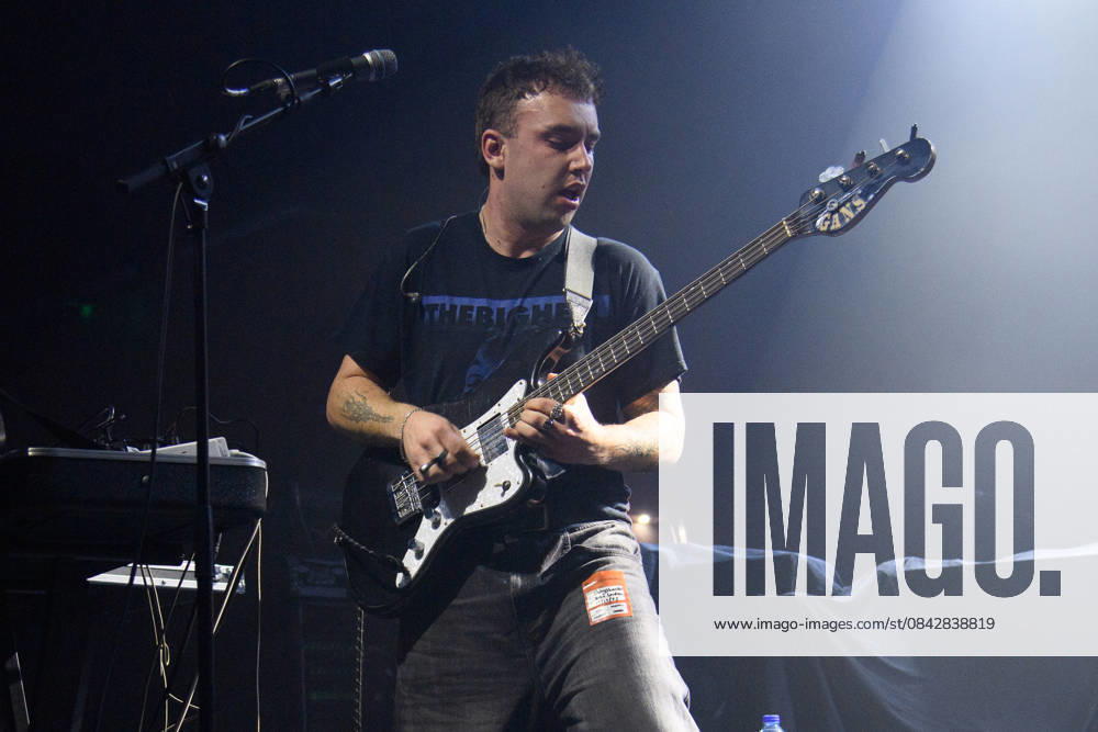 GANS Perform at Koko, London Bassist vocalist Tom Rhodes of english punk duo GANS performs at Koko in London, England, UK on Monday 15 December 2025., Credit:Justin Ng Avalon UK, England, London, Koko