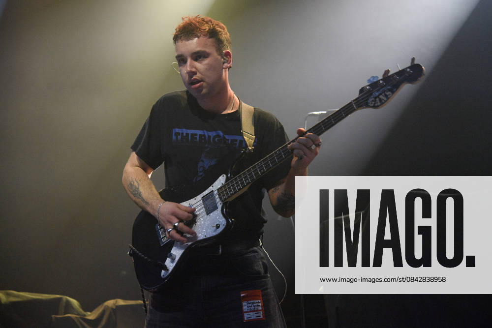 GANS Perform at Koko, London Bassist vocalist Tom Rhodes of english punk duo GANS performs at Koko in London, England, UK on Monday 15 December 2025., Credit:Justin Ng Avalon UK, England, London, Koko