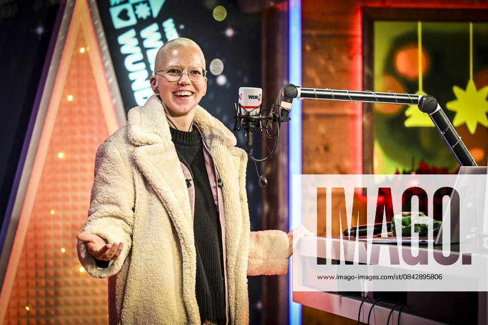 Auftritt Stefanie Heinzmann am Dienstag, dem 16. Dezember 2025. Das Weihnachtswunder am Dienstagauf dem Burgplatz am Tag 3. Die vier Moderatoren Sabine Heinrich, Steffi Neu, Jan Malte Andresen und Thomas Bug moderieren das Weihnachtswunder für den WDR. Immer steht mindestens einer von ihnen am Mikrofon