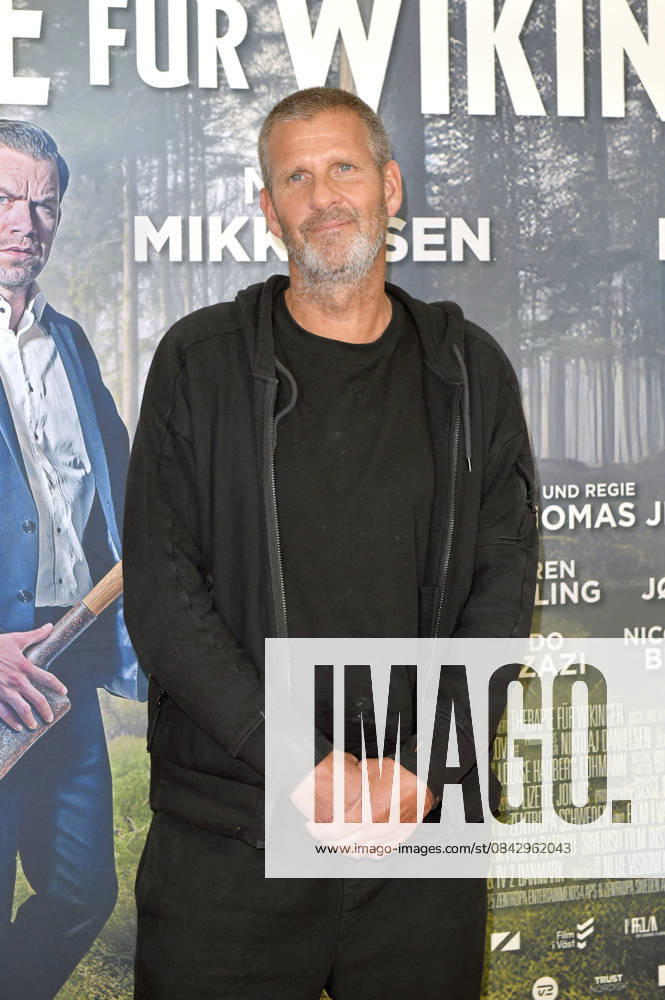 Anders Thomas Jensen at the premiere of the movie Therapy for Vikings at the Delphi Filmpalast cinema in Berlin, 17 12 2025 Foto:xM.xBehrensx xFuturexImagex wikinger_5207
