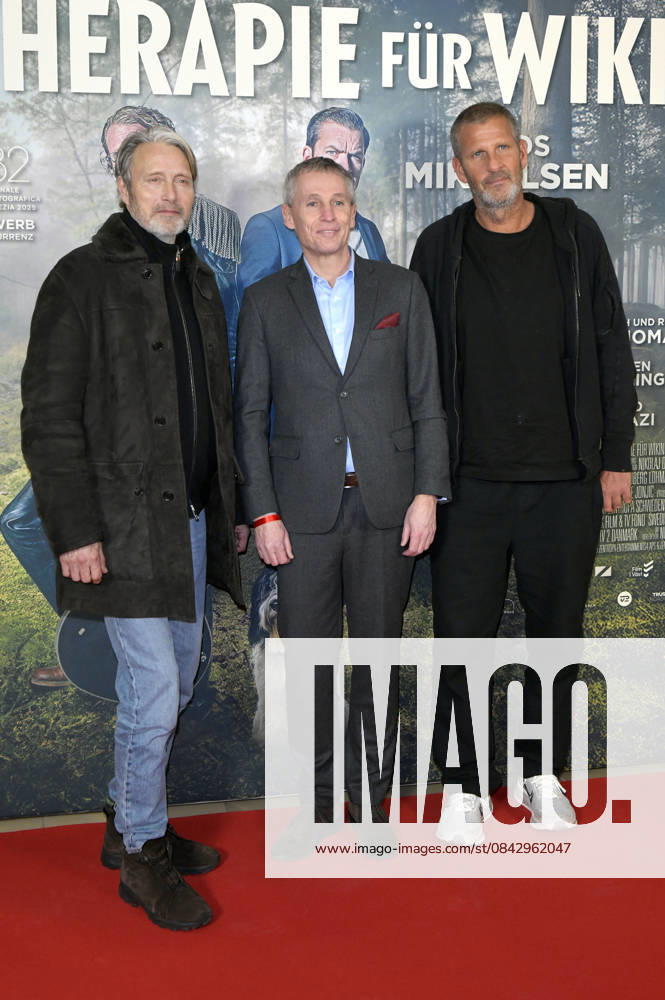 Mads Mikkelsen, Thomas Ostrup Moller and Anders Thomas Jensen at the premiere of the feature film Therapy for Vikings at the Delphi Filmpalast cinema in Berlin, 17 12 2025 Foto:xM.xBehrensx xFuturexImagex wikinger_5210