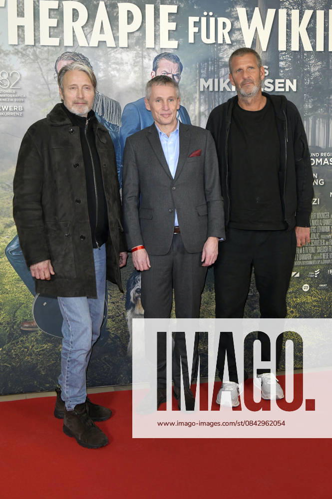 Mads Mikkelsen, Thomas Ostrup Moller and Anders Thomas Jensen at the premiere of the feature film Therapy for Vikings at the Delphi Filmpalast cinema in Berlin, 17 12 2025 Foto:xM.xBehrensx xFuturexImagex wikinger_5213