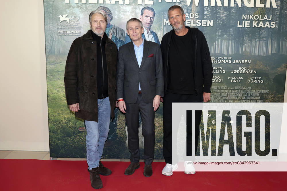 Mads Mikkelsen, Thomas Ostrup Moller and Anders Thomas Jensen at the premiere of the feature film Therapy for Vikings Den sidste viking The Last Viking at the Delphi Filmpalast cinema in Berlin, 17 12 2025 Foto:xS.xGabschx xFuturexImagex wikinger_5231