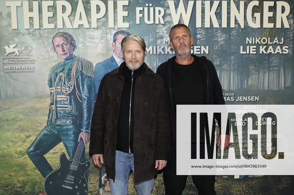 Mads Mikkelsen and Anders Thomas Jensen at the premiere of the movie Therapy for Vikings Den sidste viking The Last Viking in the cinema at Delphi Filmpalast Berlin, 17 12 2025 Foto:xS.xGabschx xFuturexImagex wikinger_5235