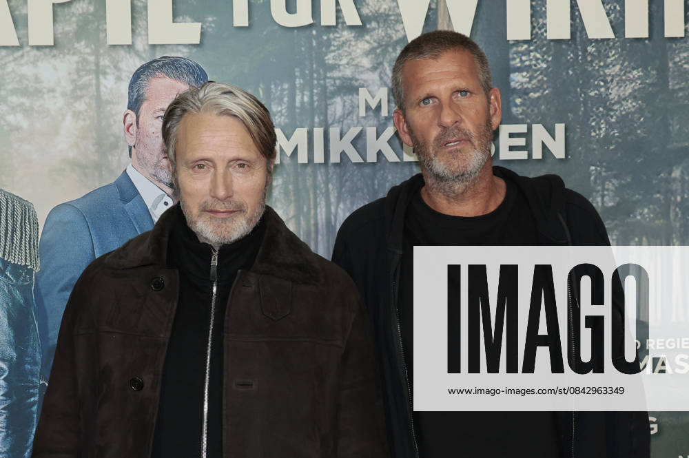 Mads Mikkelsen and Anders Thomas Jensen at the premiere of the movie Therapy for Vikings Den sidste viking The Last Viking in the cinema at Delphi Filmpalast Berlin, 17 12 2025 Foto:xS.xGabschx xFuturexImagex wikinger_5236